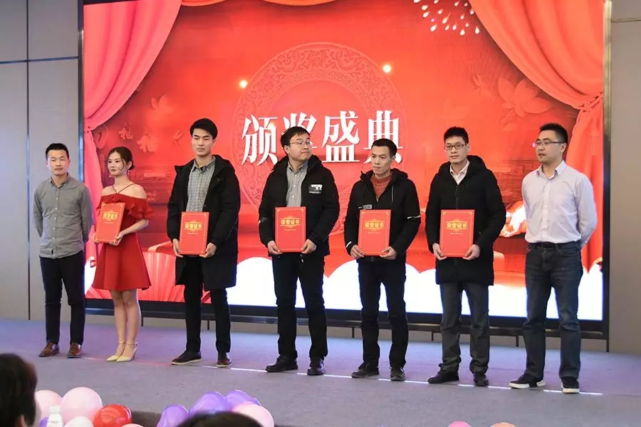 挑戰(zhàn)極限 超越自我 | 武漢中觀2018年表彰大會暨2019年展望 挑戰(zhàn)極限 超越自我 | 武漢中觀2018年表彰大會暨2019年展望