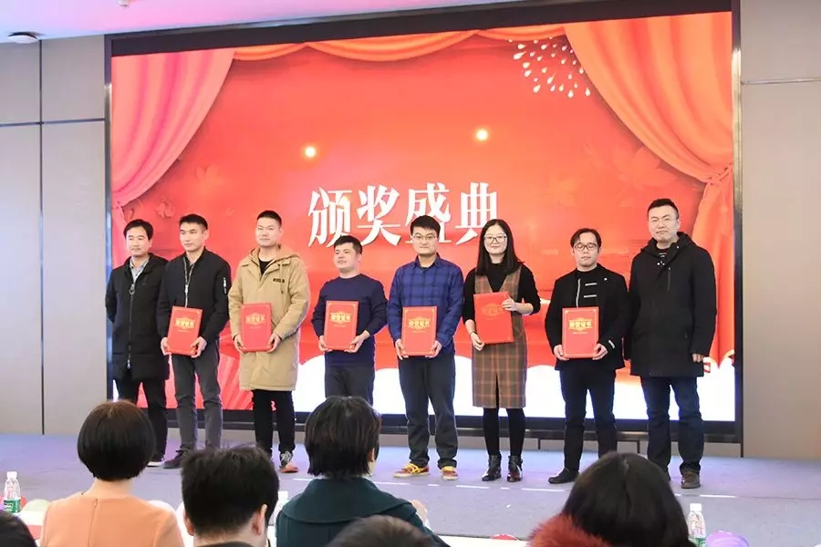 挑戰(zhàn)極限 超越自我 | 武漢中觀2018年表彰大會暨2019年展望 挑戰(zhàn)極限 超越自我 | 武漢中觀2018年表彰大會暨2019年展望