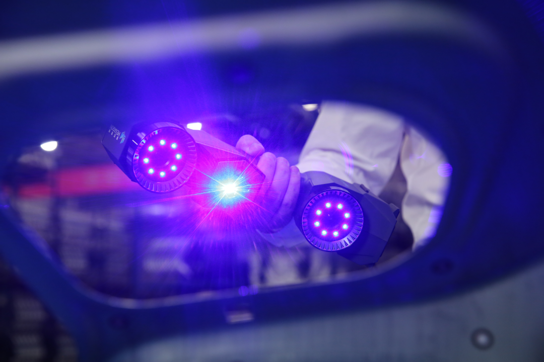 一次又一次以首創(chuàng)姿態(tài)填補(bǔ)了手持激光3D掃描領(lǐng)域的空白