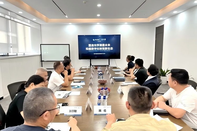 在座談交流環(huán)節(jié)，雙方圍繞如何更好地推動產(chǎn)教融合進行了深入探討